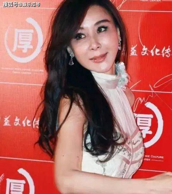 后遗症这些同龄女星都曾是绝世美人，有人整容后遗症像妖怪，有人美到老