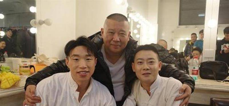 栾云平|德云社烧饼晒礼物，却被栾云平“怼”了一句，啥都不懂还瞎要东西