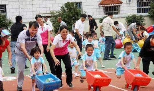 能力|幼儿园亲子百家宴，被家长做成亲子“鸡蛋宴”，这个尴尬谁来买单