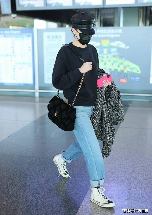 宋佳 好久不见的宋佳终于来喽!机场私服穿搭又酷又保暖,格调真高级