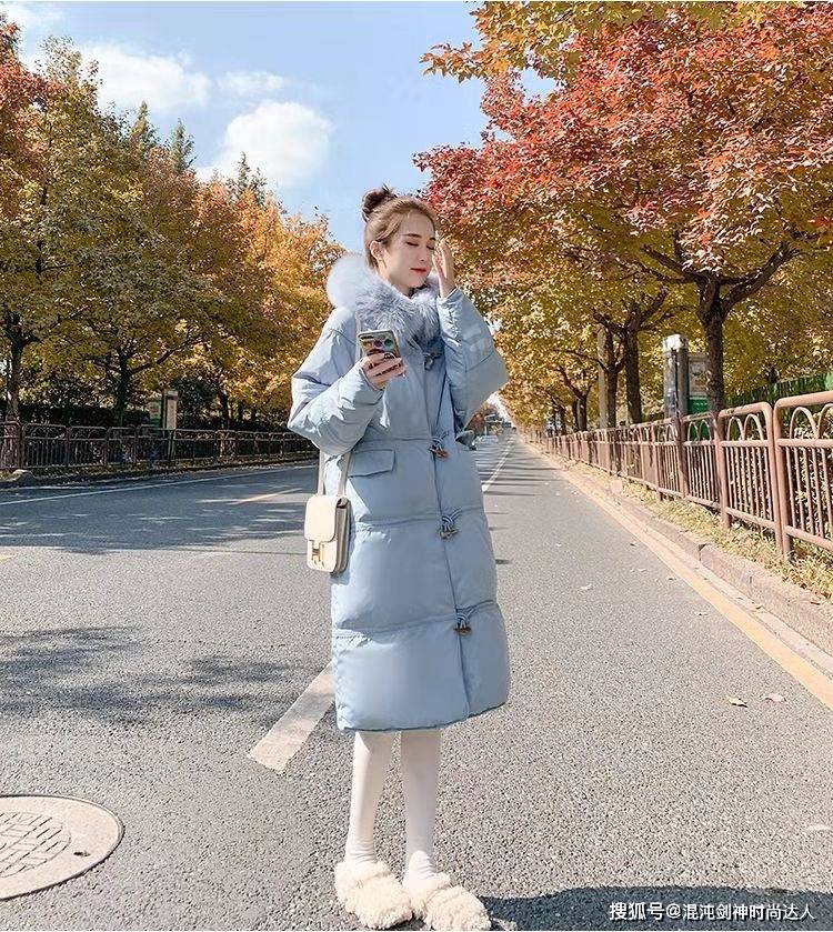 女孩子 冬季穿搭少不了羽绒服保暖，教你这些羽绒服的搭配，温暖又时髦