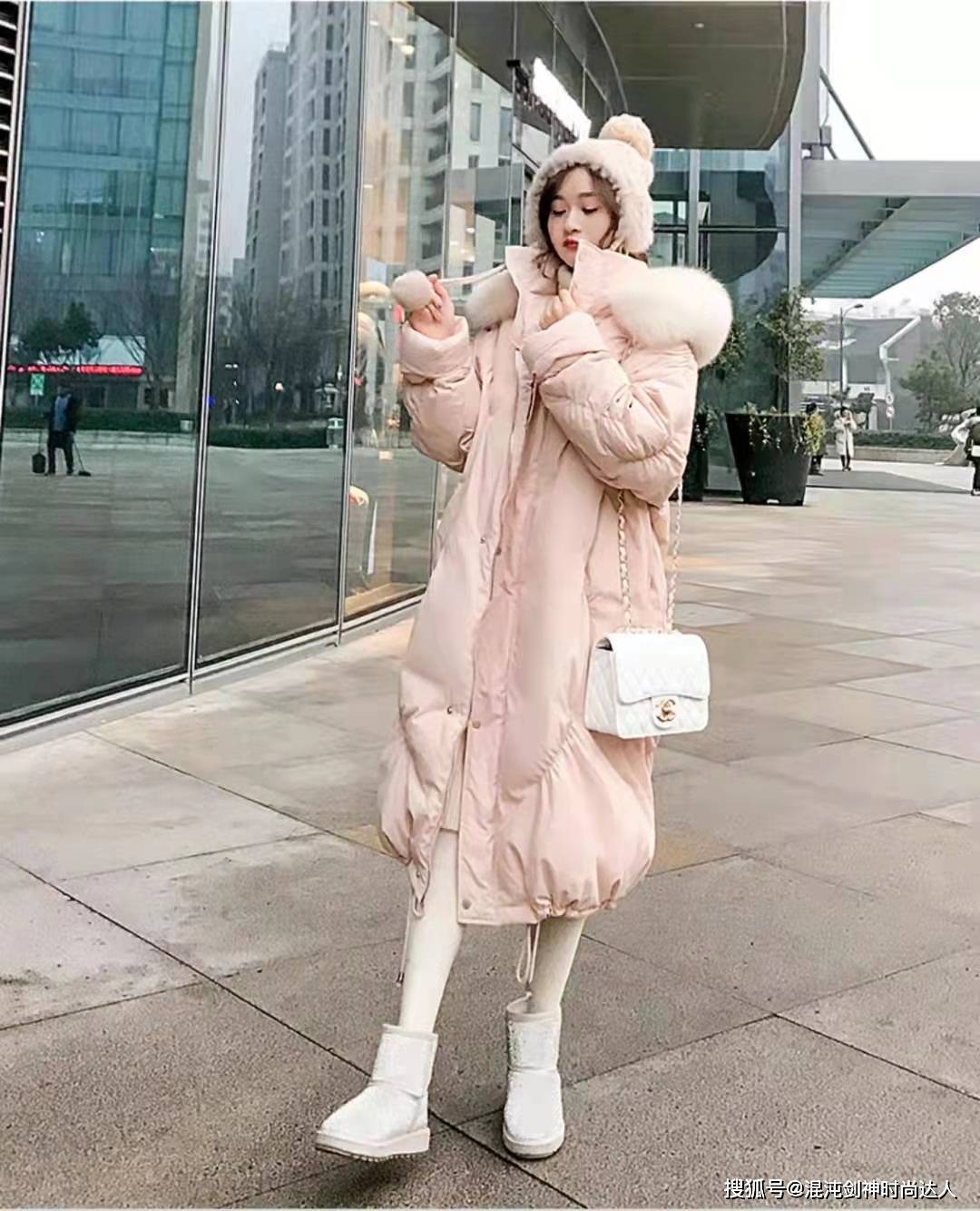 女孩子 冬季穿搭少不了羽绒服保暖，教你这些羽绒服的搭配，温暖又时髦