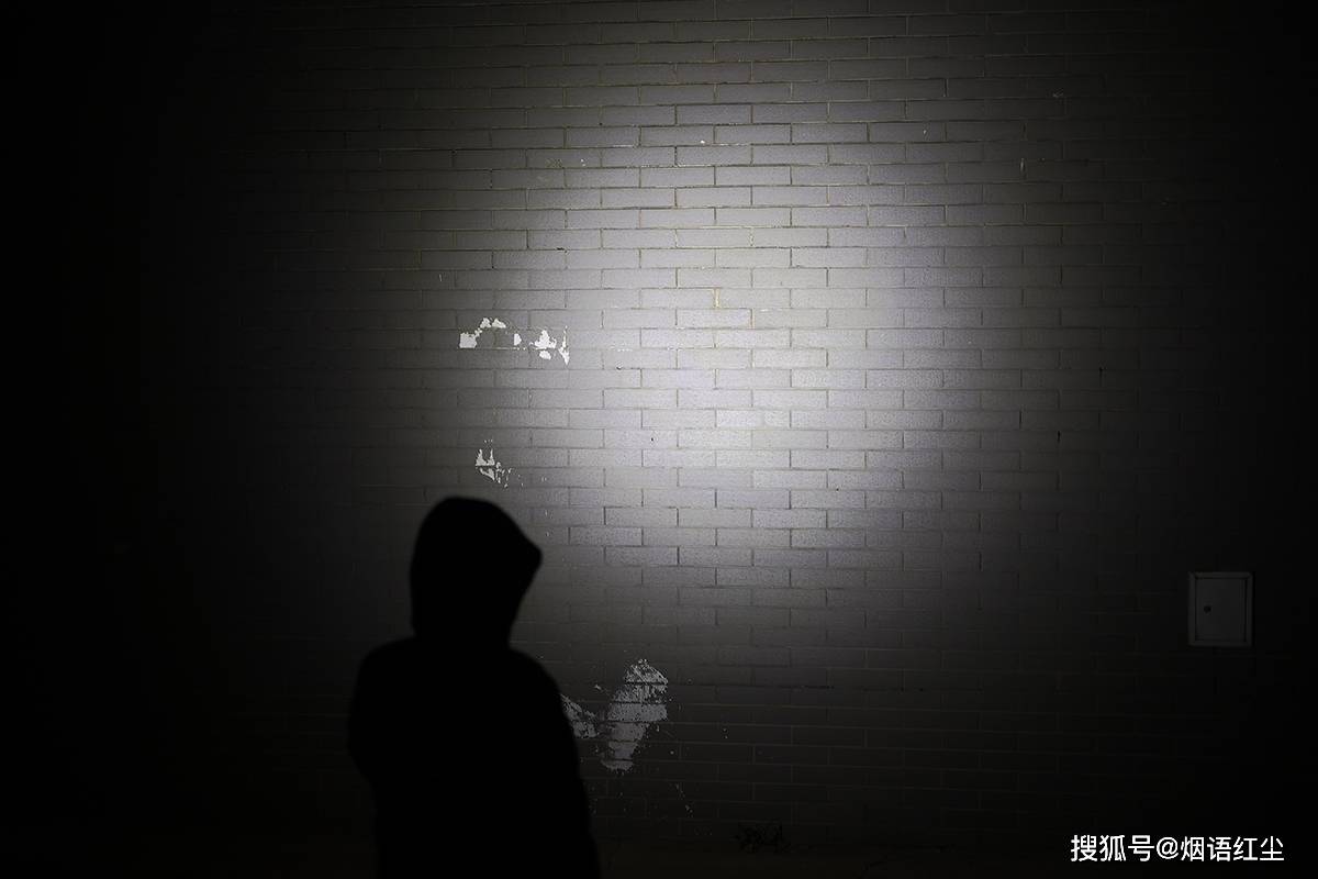 怎样才能不怕黑 c9d887b7286240f9b8aa6bc40f0c5e54.jpeg
