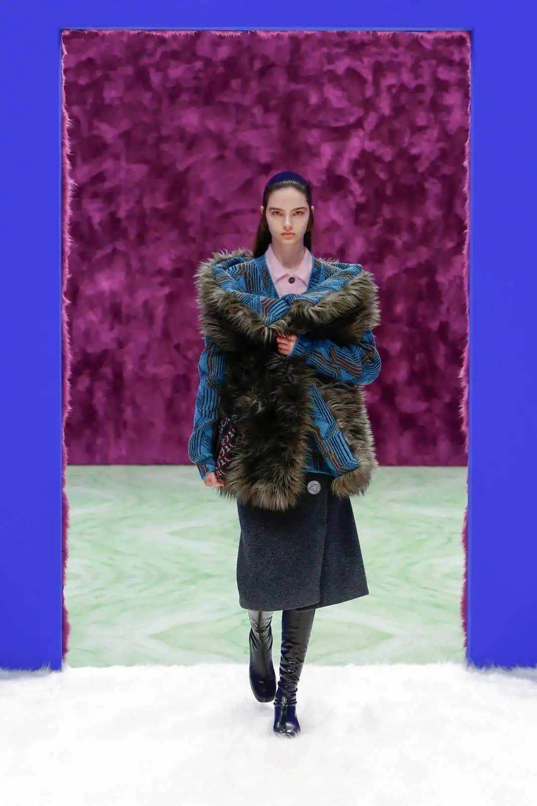 经典 有种逆袭叫吴宣仪穿棉服!本以为会土到炸…结果竟然有点好看!