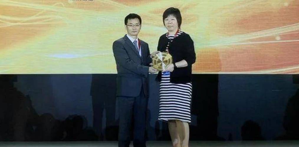 王来春:从富士康第一批厂妹到身价百亿,她都经历了什么?