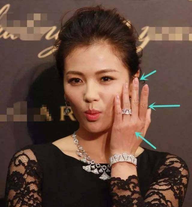 手部那些被“上帝吻了脸，却忘了摸手”的明星，真想给他们一些护手霜