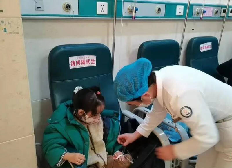患儿|?一天三四百人!“小病号们”扎堆!莱西市人民医院儿科被挤爆!都是..……