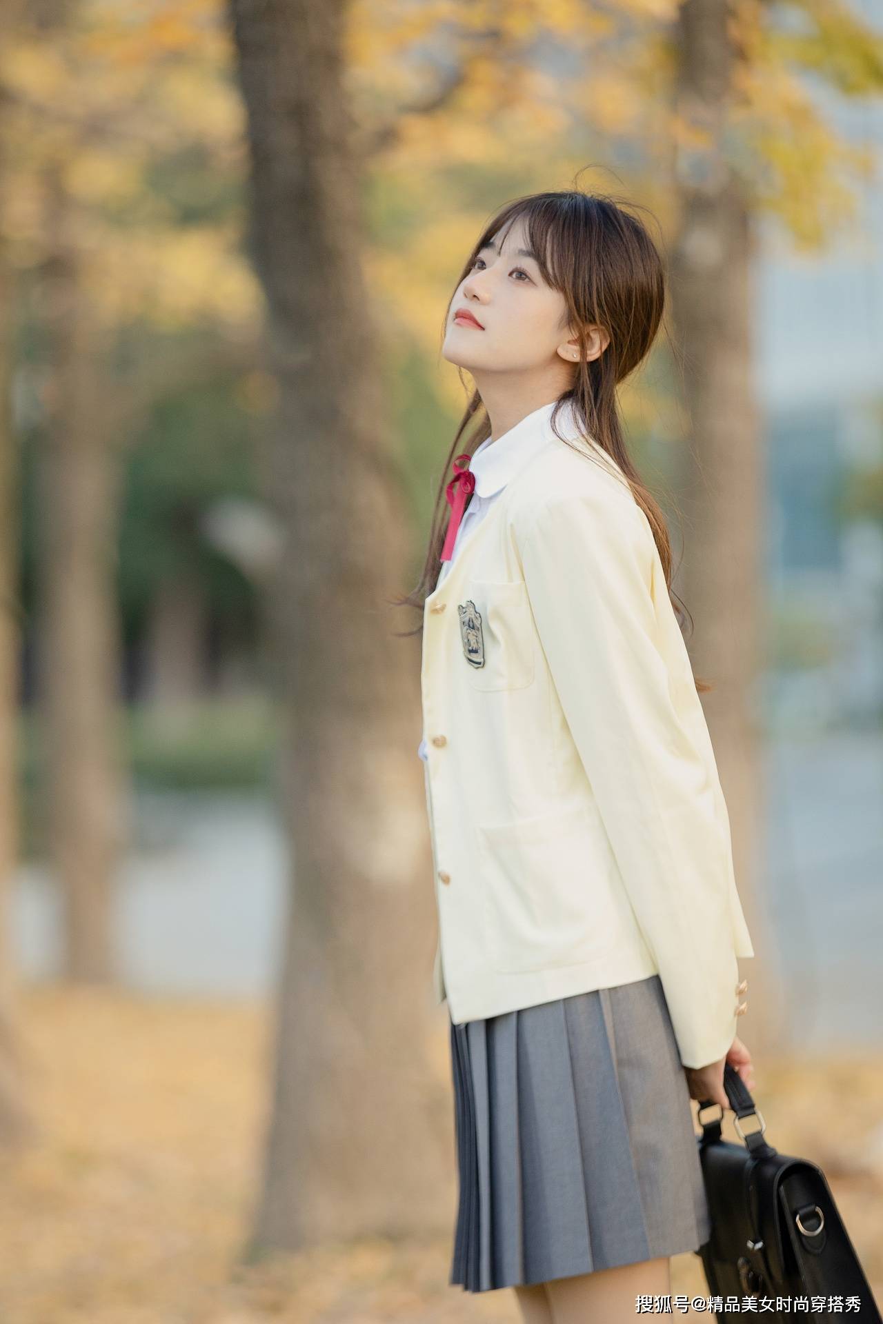 米色 甜美减龄的学院风穿搭,超级适合小个子的女生穿着,元气满满