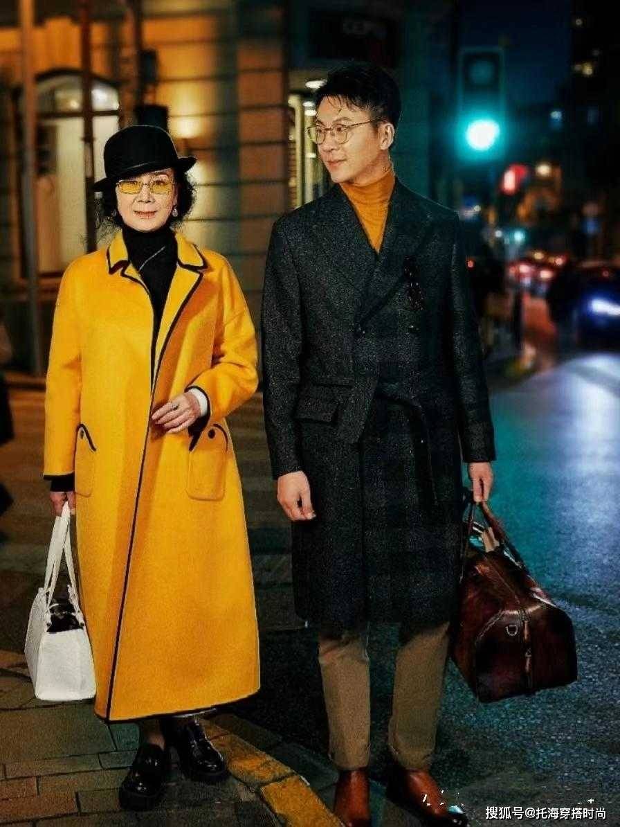 大衣 再晚都不算晚,60岁的女人也可以穿得很美,看这位奶奶就知道