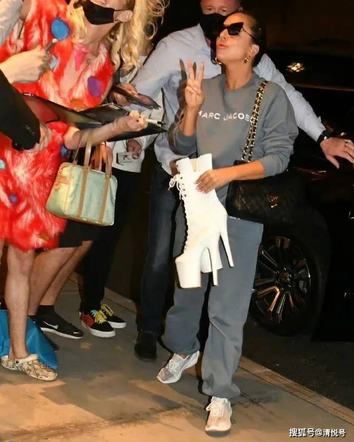 大腿 Lady gaga 无法割舍的恨天高，时尚中的战斗机