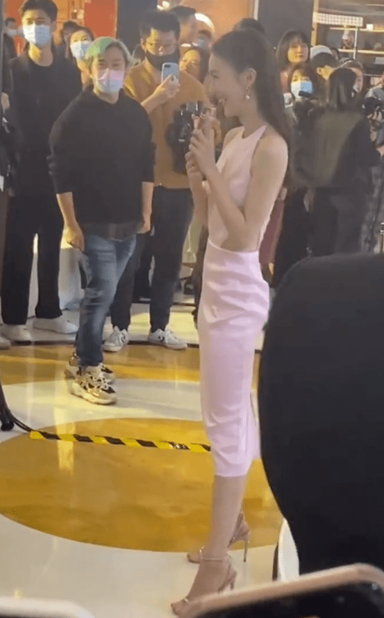 一身 中年女星神仙身材:殷桃的腰,许晴的胸,不是瘦成纸片才好看