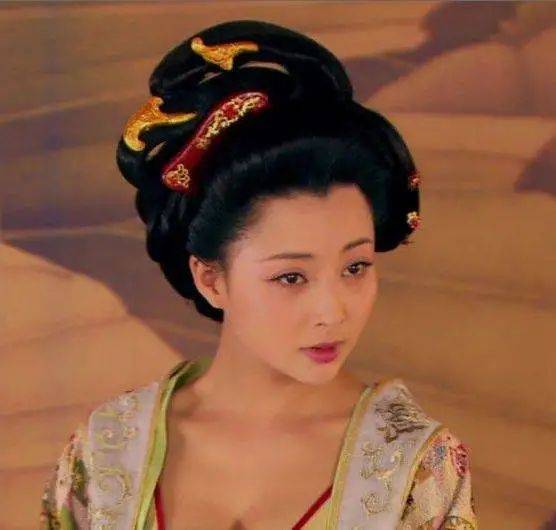 一身 中年女星神仙身材:殷桃的腰，许晴的胸，不是瘦成纸片才好看