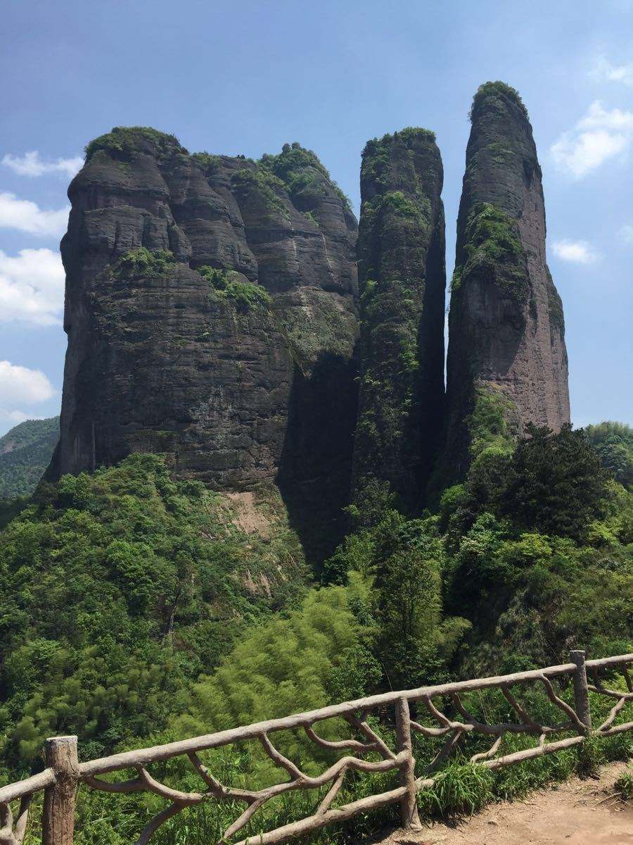 天下丹霞第一奇峰的衢州江郎山,三爿石形成的一线天更是中国之最_高度