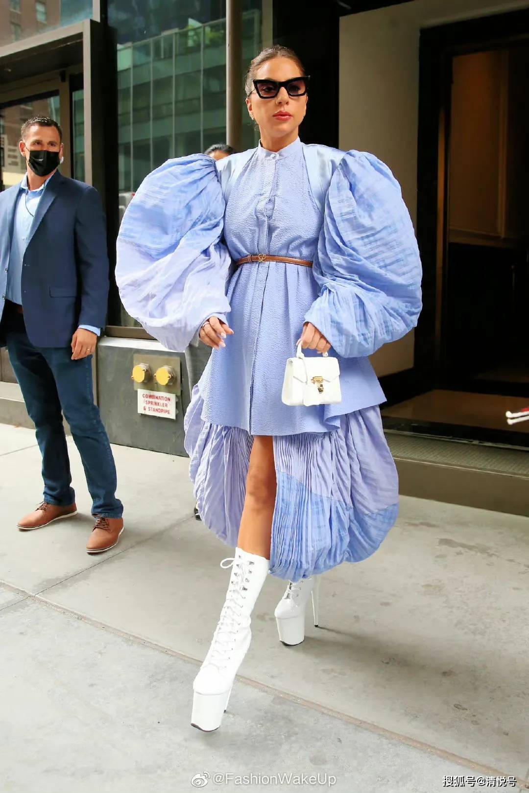 大腿 Lady gaga 无法割舍的恨天高，时尚中的战斗机