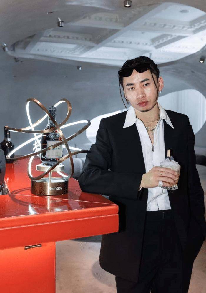 仅在外网宣传被指两面派,网友骂声一片_马思唯_策划_我国