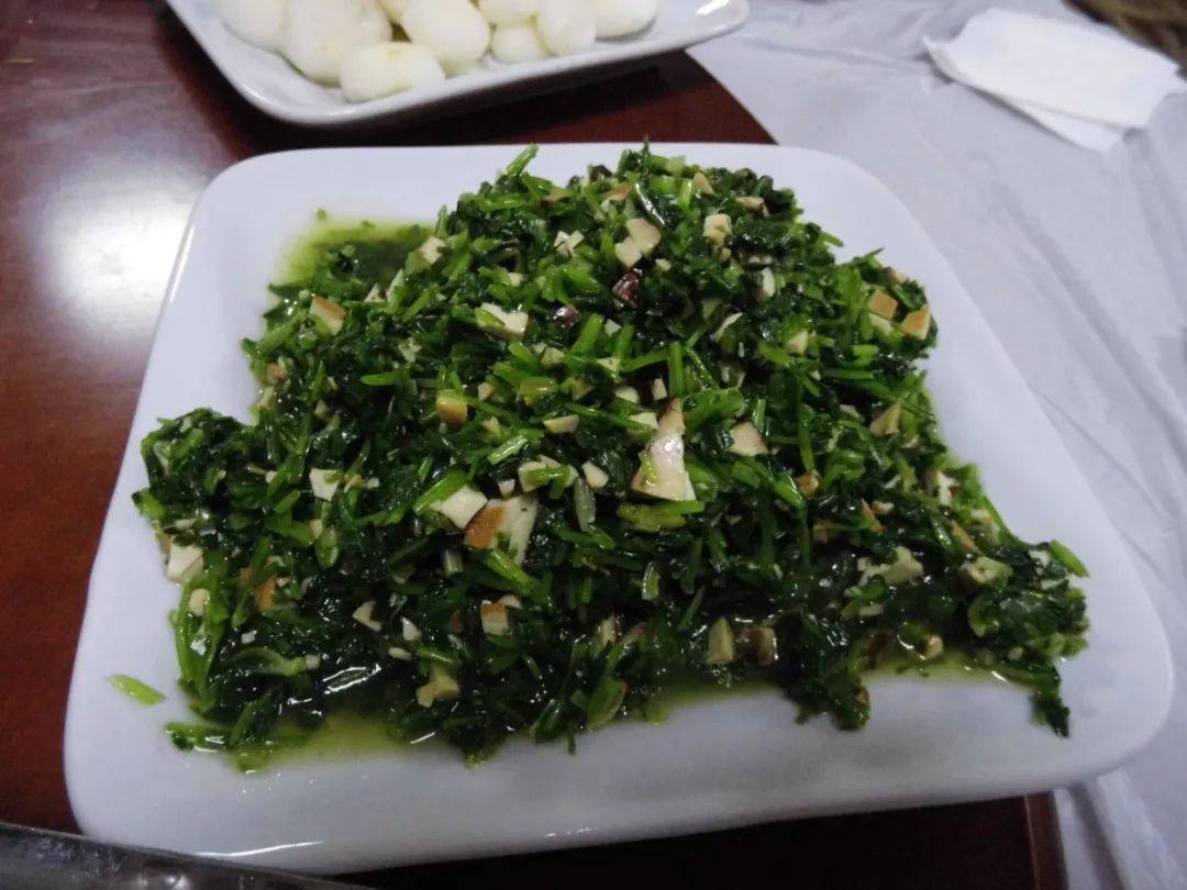 原创这野菜如果你家乡有请重视起来曾是饥年救命菜如今20元一斤