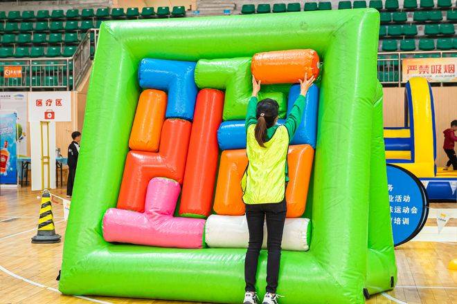 俄罗斯方块大接力可以说是今日最佳的项目之一啦,不仅了考验大家的