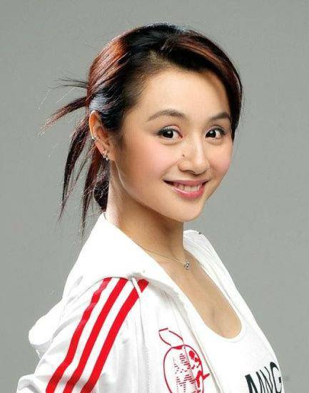 有一种整容叫曹颖隐退,曾是央视最美女主持,现在46岁已面目全非_霍