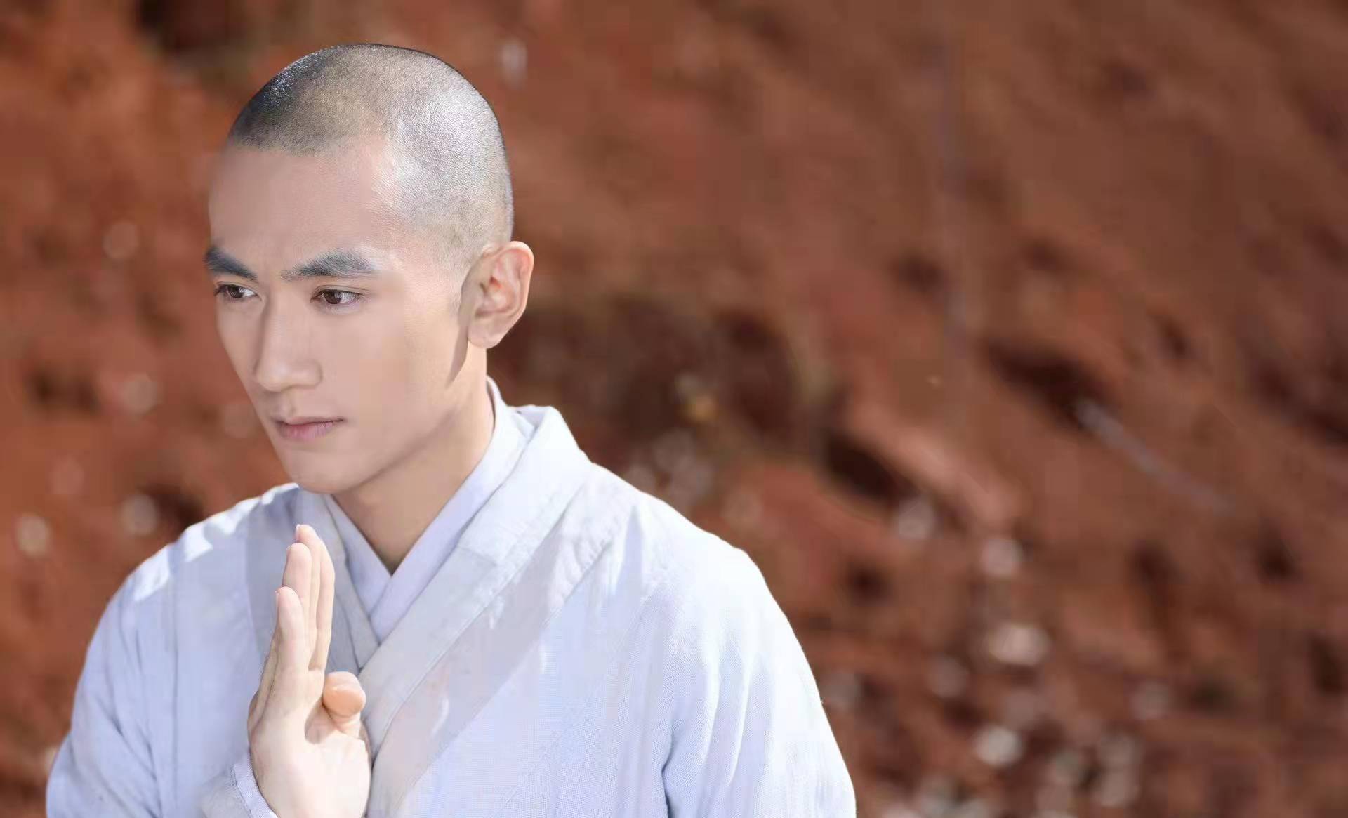 带着|怎么又是他！一年演三部大戏！跑《雪中悍刀行》里“实力作死”