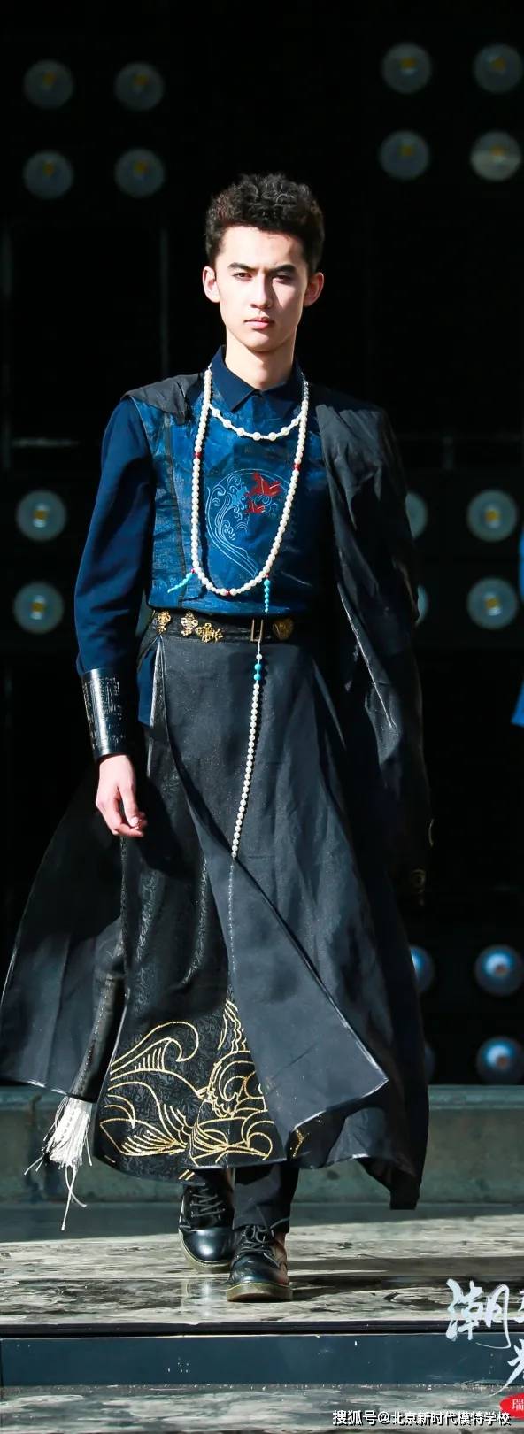 王艺菲优质潜力奖 郭思洋第十七届瑞丽模特大赛服装模特类总决赛亚军