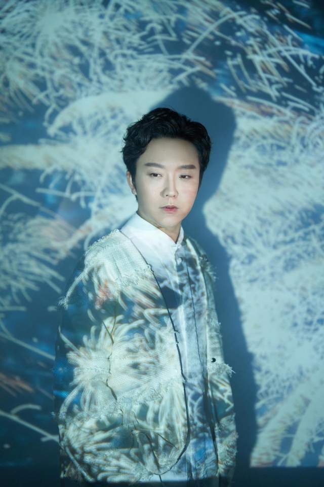 闪光的乐队即将开播李玉刚宣传大图发布光一样的男子