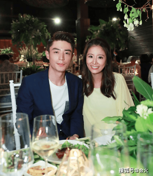 原创霍建华林心如参加好友聚会微醺脸红略微发福紧搂爱妻笑容甜蜜