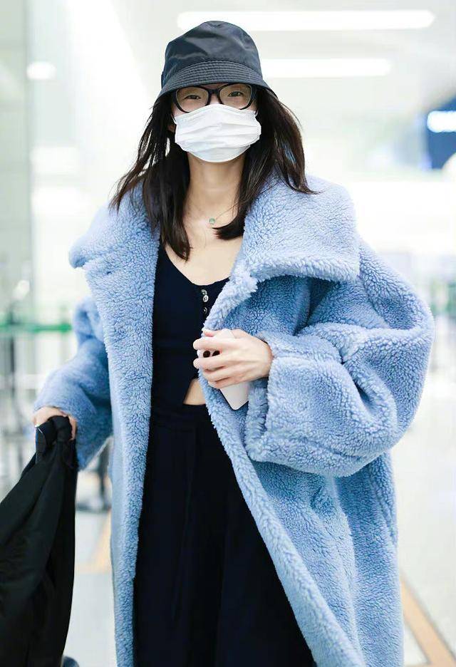 己方 粉橘色和藏蓝色的拼接，有波点才更显灵巧