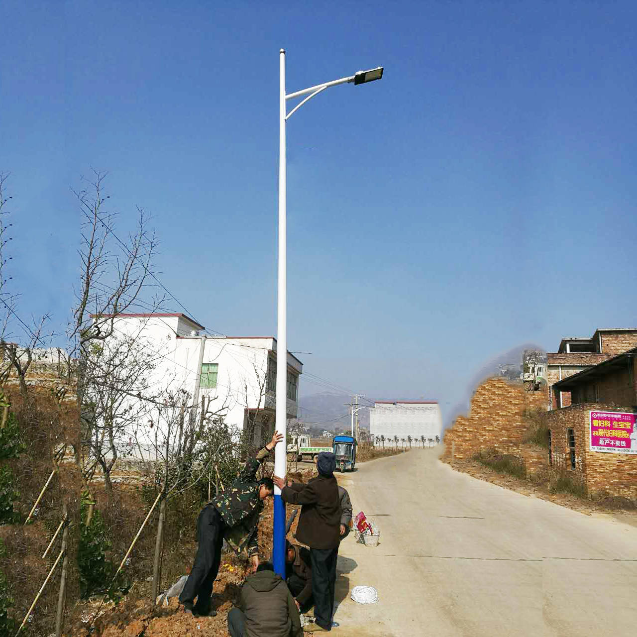 户外照明灯具选英谷光电 助力乡村振兴农村公路提升_路灯_太阳能_市电