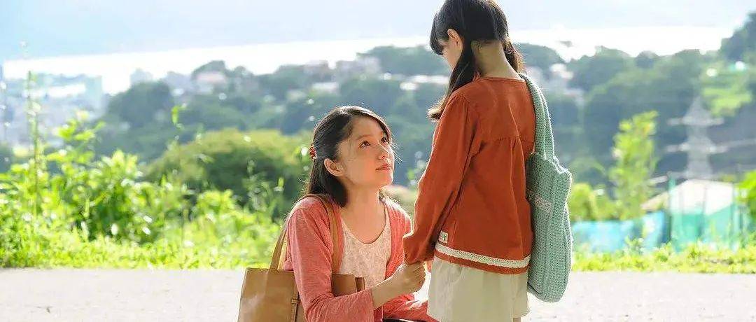 学会蹲下来和孩子说话