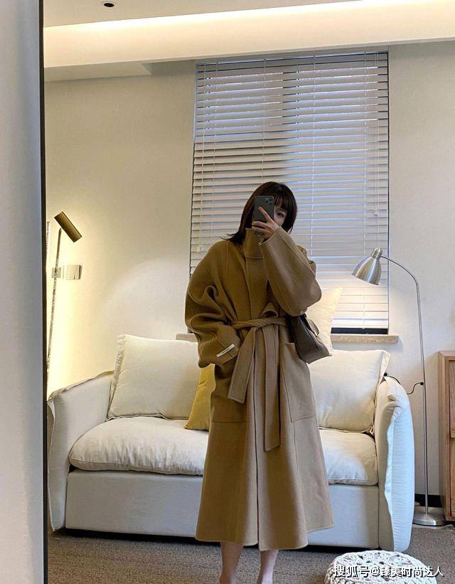 怎么选择自己适合的穿搭 22206fdb67a542a5a5f0ab0c629c638d.jpeg