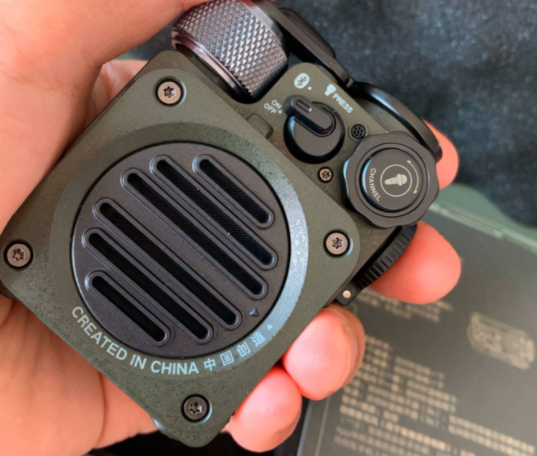 猫王野性mini蓝牙音箱充满了工业范儿