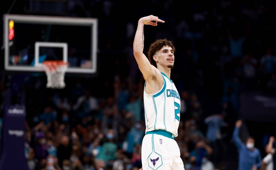 "三球"鲍尔30 5 5上演青春无敌,率黄蜂完成23分逆转胜_比赛_赛季_1