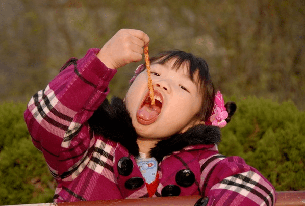 面包|8090后难忘的童年糕点，鸡腿面包太怀旧，花朵蛋糕直接“封神”