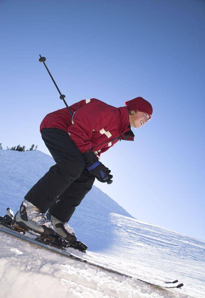 随着滑雪人数的增加，大众滑雪场数量的膨胀，但滑雪也存在危险性