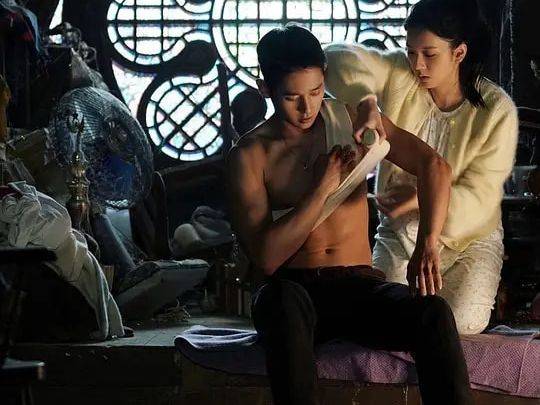 阿乐乐|金智秀新剧开播即火，口碑更是一直居高不下，之前为何却被冷落？