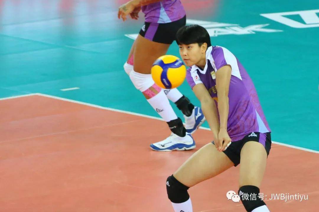刘美君进攻波动王艺竹一传起伏 天津女排小将仍需磨炼_比赛_河南队