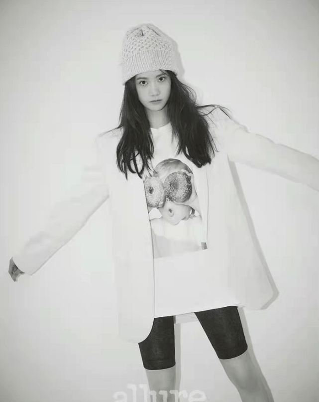 黑色 林允儿新时尚大片曝光!大胆穿露脐装秀平坦小腹,清纯女神变魅惑