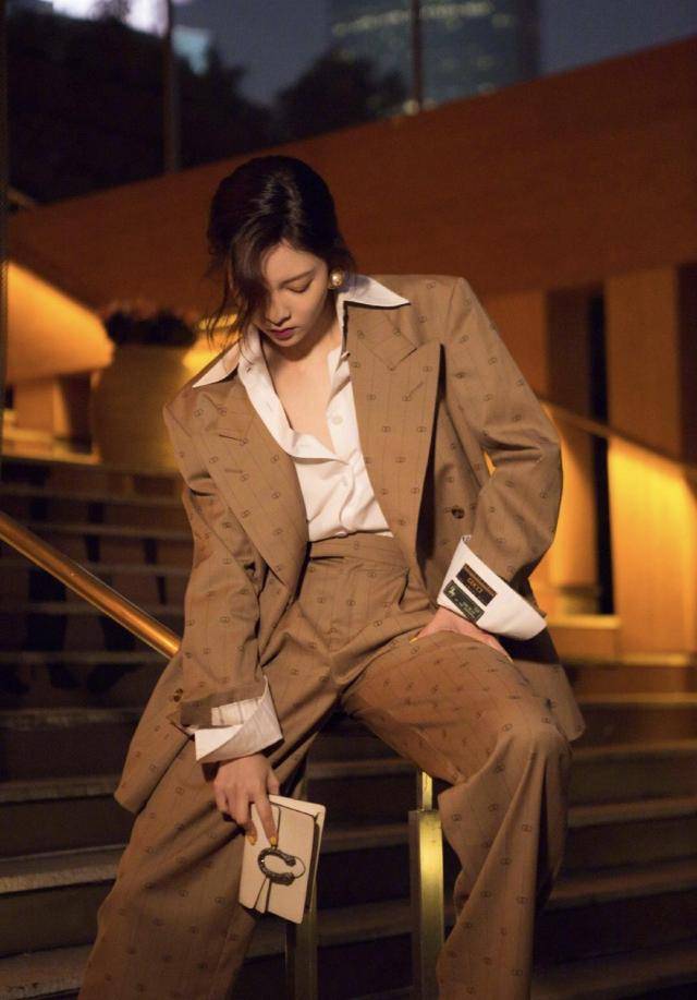 男生怎么穿显贵气 4d556d08bc504cadb722e0def31a879f.jpeg