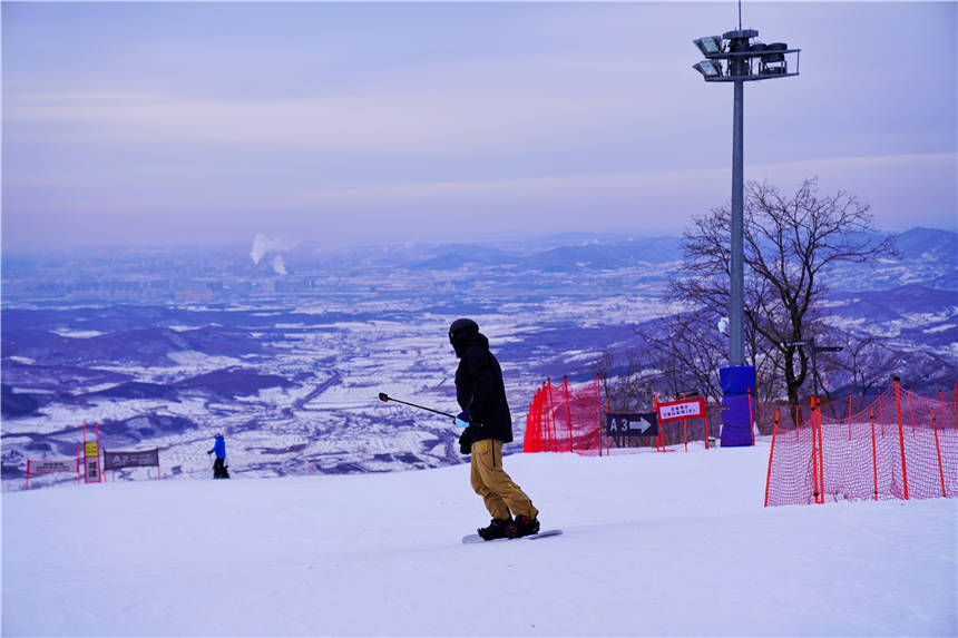 雪场|北纬43°上的黄金雪场，吉林市万科松花湖滑雪场，冬季滑雪的首选