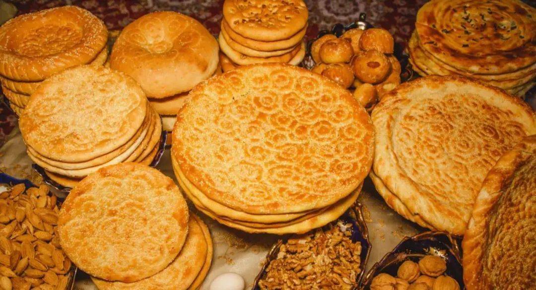 新疆的库车大馕,咬一口紧实香脆,麦香与奶香在味蕾蔓延,扎扎实实.