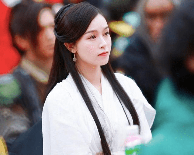 仙剑|新版《仙剑》花絮曝光,赵灵儿无辨识度,阿奴衣服红配绿被批太丑