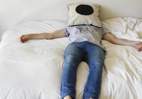 俗话说:睡觉切莫头朝东脚朝西!原来并非迷信,是有科学依据的