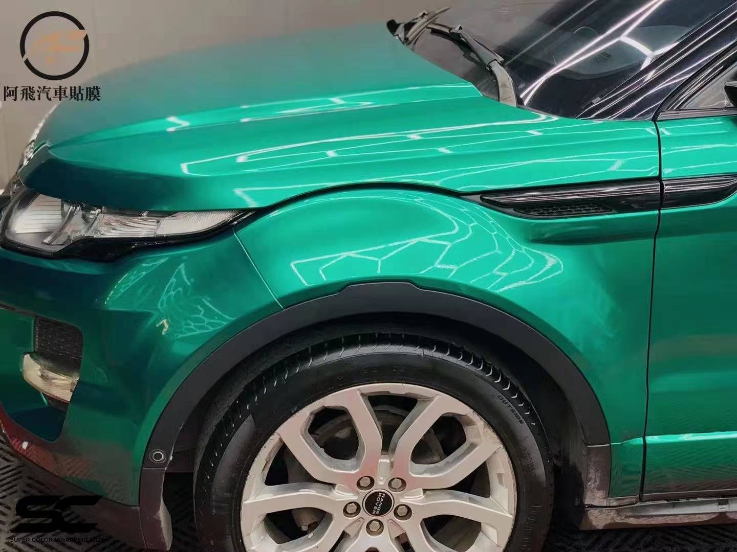路虎极光sc改色膜超亮金属祖母绿
