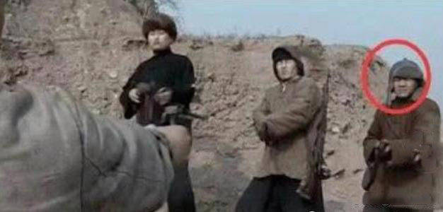 因为|当年《亮剑》剧组有多穷?李云龙当群演,连导演都被迫出演日军