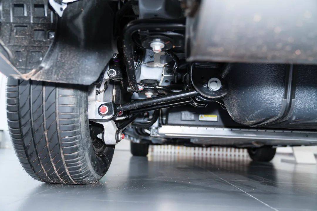 试驾比亚迪秦prodm外观时尚适合家用