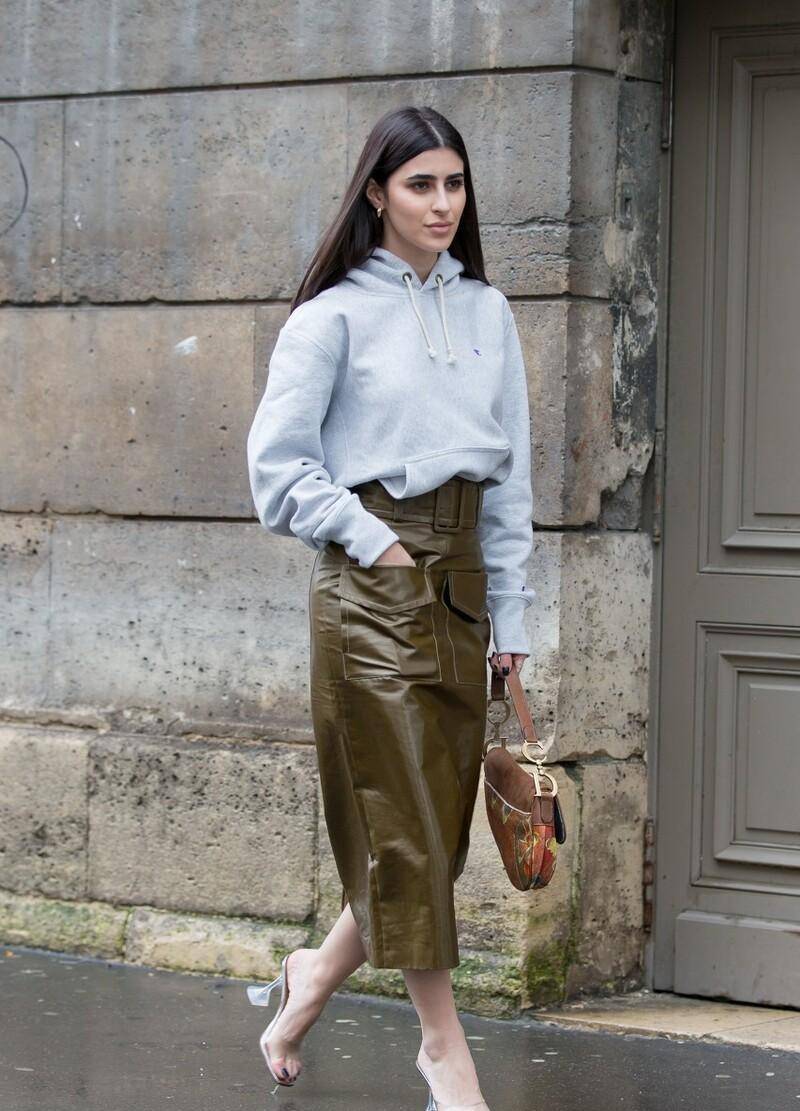 Polo 今冬卫衣适合搭配半身裙,上身活力下身妩媚,女人这么穿很有气质