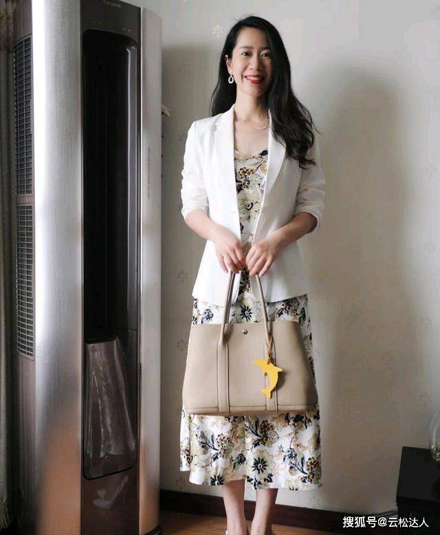 设计 40岁的女人已经不再年轻，但可以很优雅，会穿衣搭配很关键