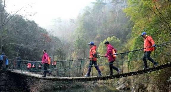 茂林修竹、冰花雾凇……人在景中跑！1700人，桐庐山地穿越挑战赛开跑