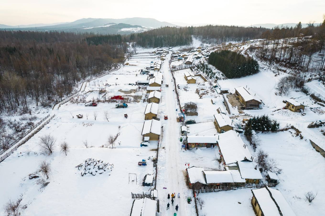 火炕|冬季在东北正确打开方式，长白山鲁能胜地滑雪UTV住火炕