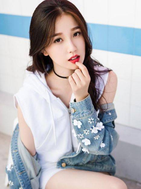 当和赵在同一个框架中时 他们知道自然面孔的优越性